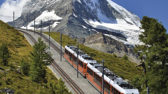 Das Matterhorn mit der Gornergrat-Bahn (Foto: Emi Christa, fotolia)