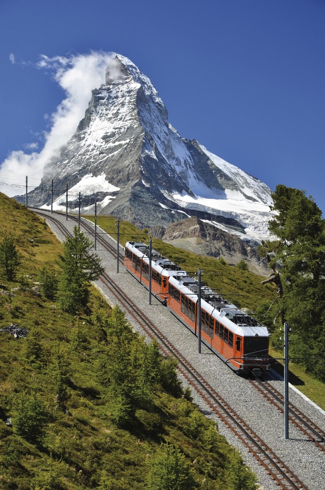 Das Matterhorn mit der Gornergrat-Bahn (Foto: Emi Christa, fotolia)