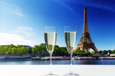 Champagner am Fusse des Eiffel Turms