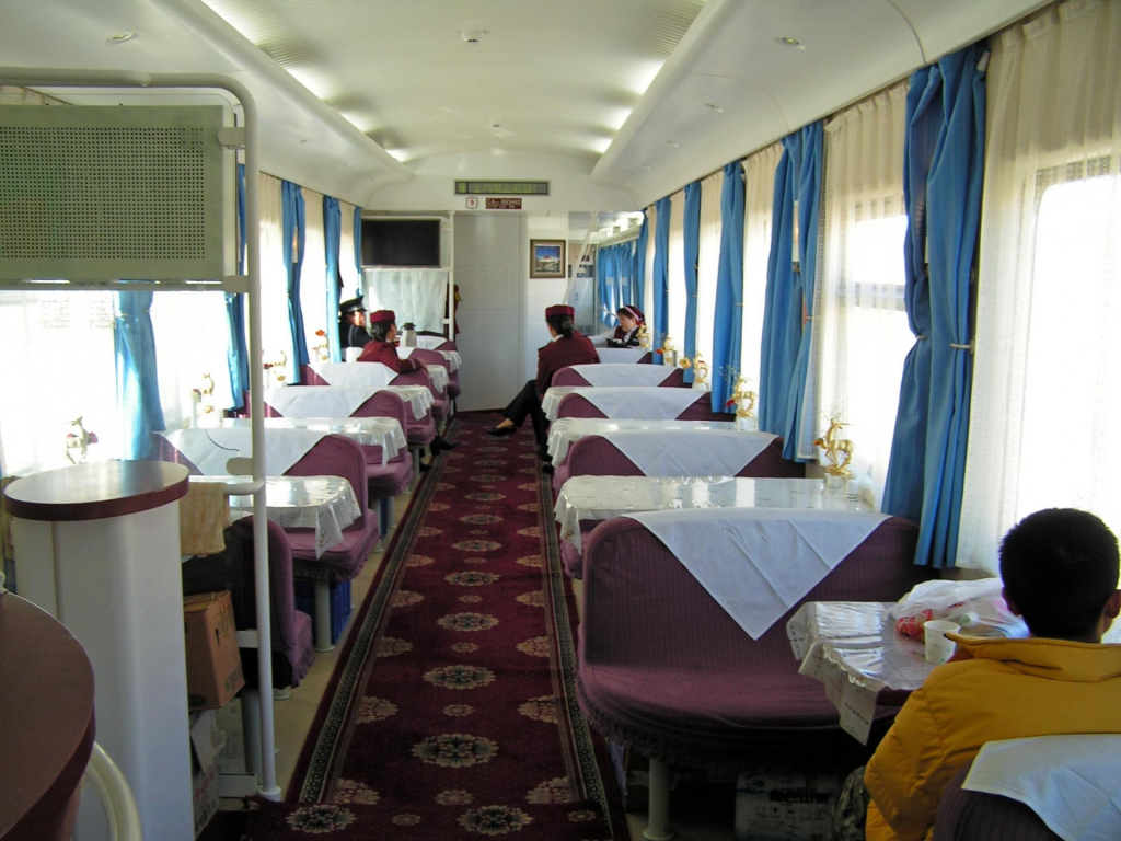 Speisewagen in der Tibet Bahn