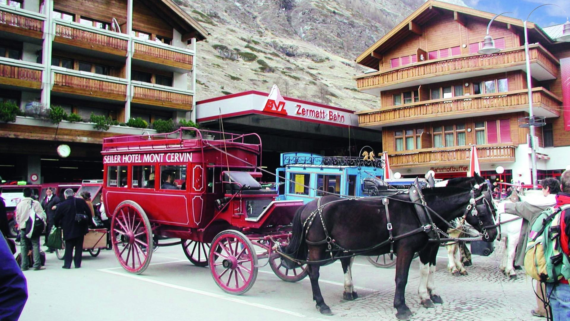 Zermatt , Kutsche-Seiler Hotel_vor Bahnhof
