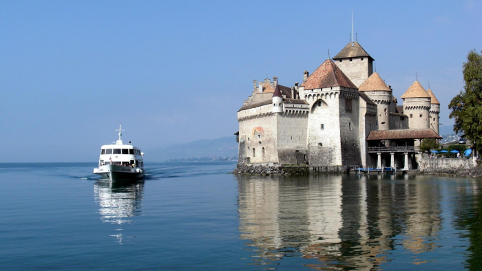 Montreux - Schloss Chillon mit Schiff