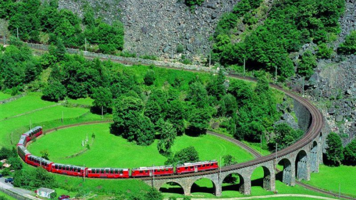 RHB Bernina Pano auf dem Kreisviadukt Brusio