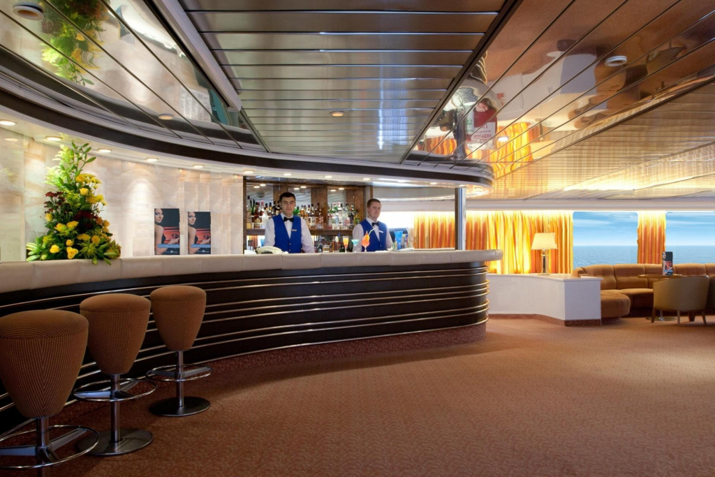 MS Ocean Majesty, Lounges