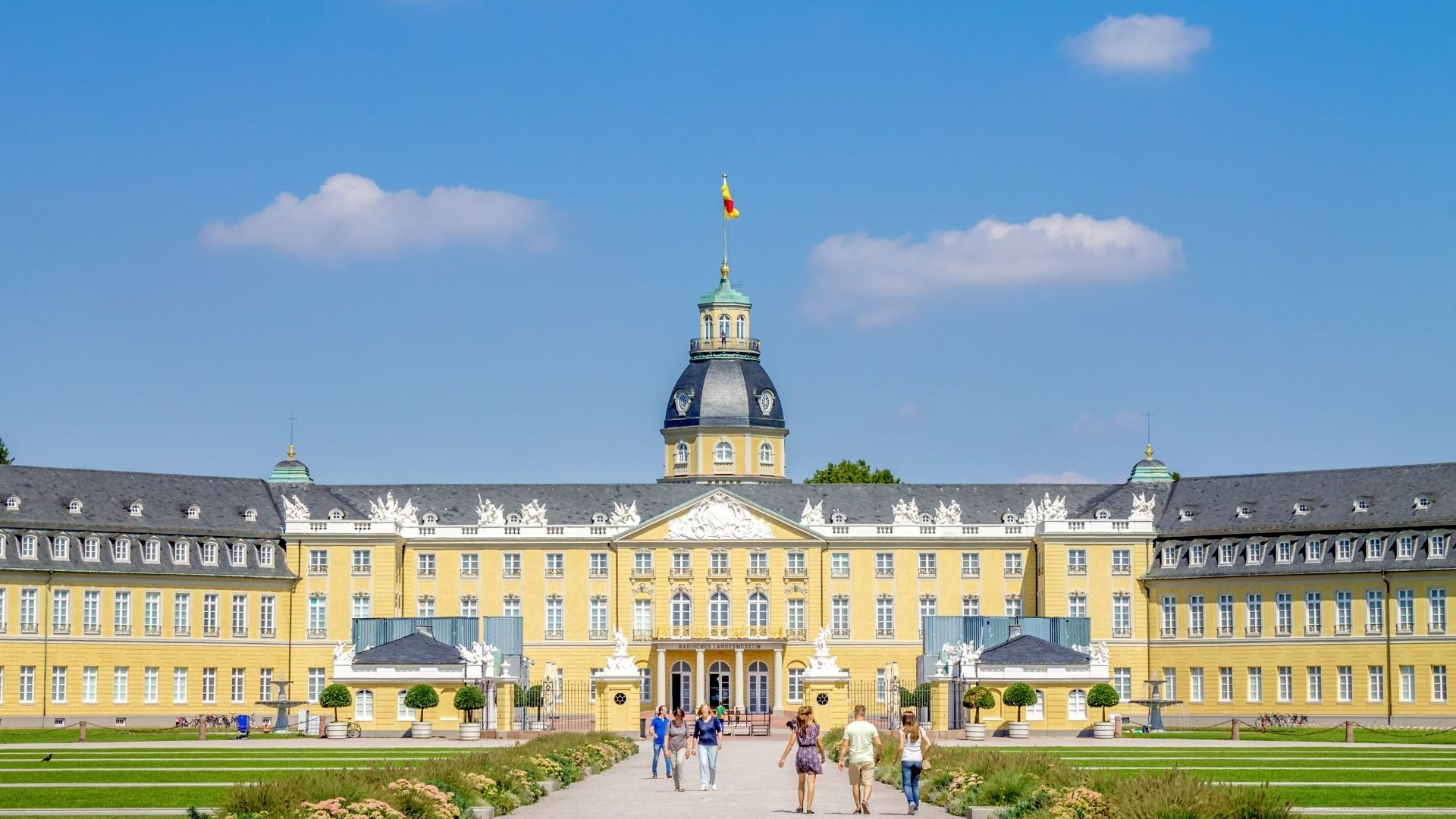 Karlsruhe Schloss_shutterstock_379231405