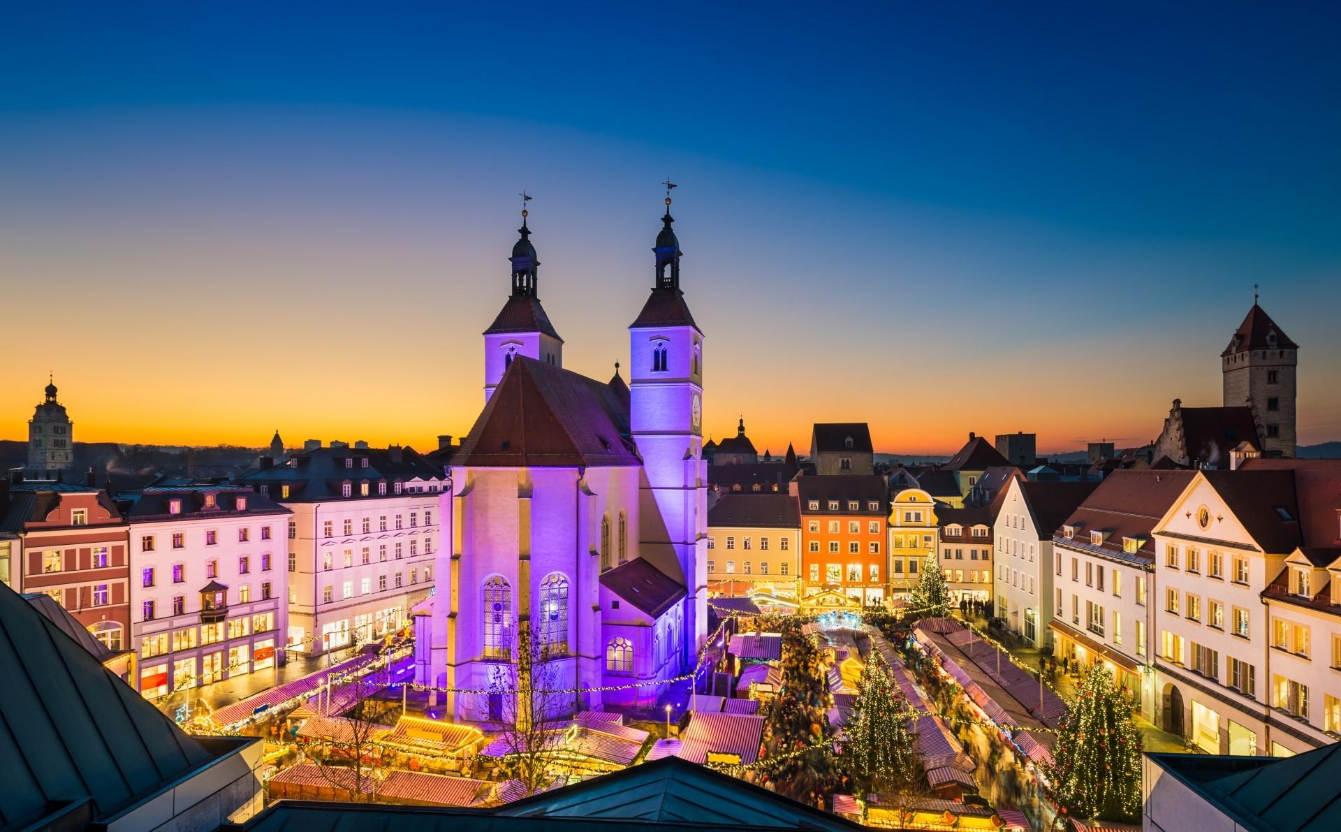 Regensburg – Weihnachtsmarkt_shutterstock_690537982