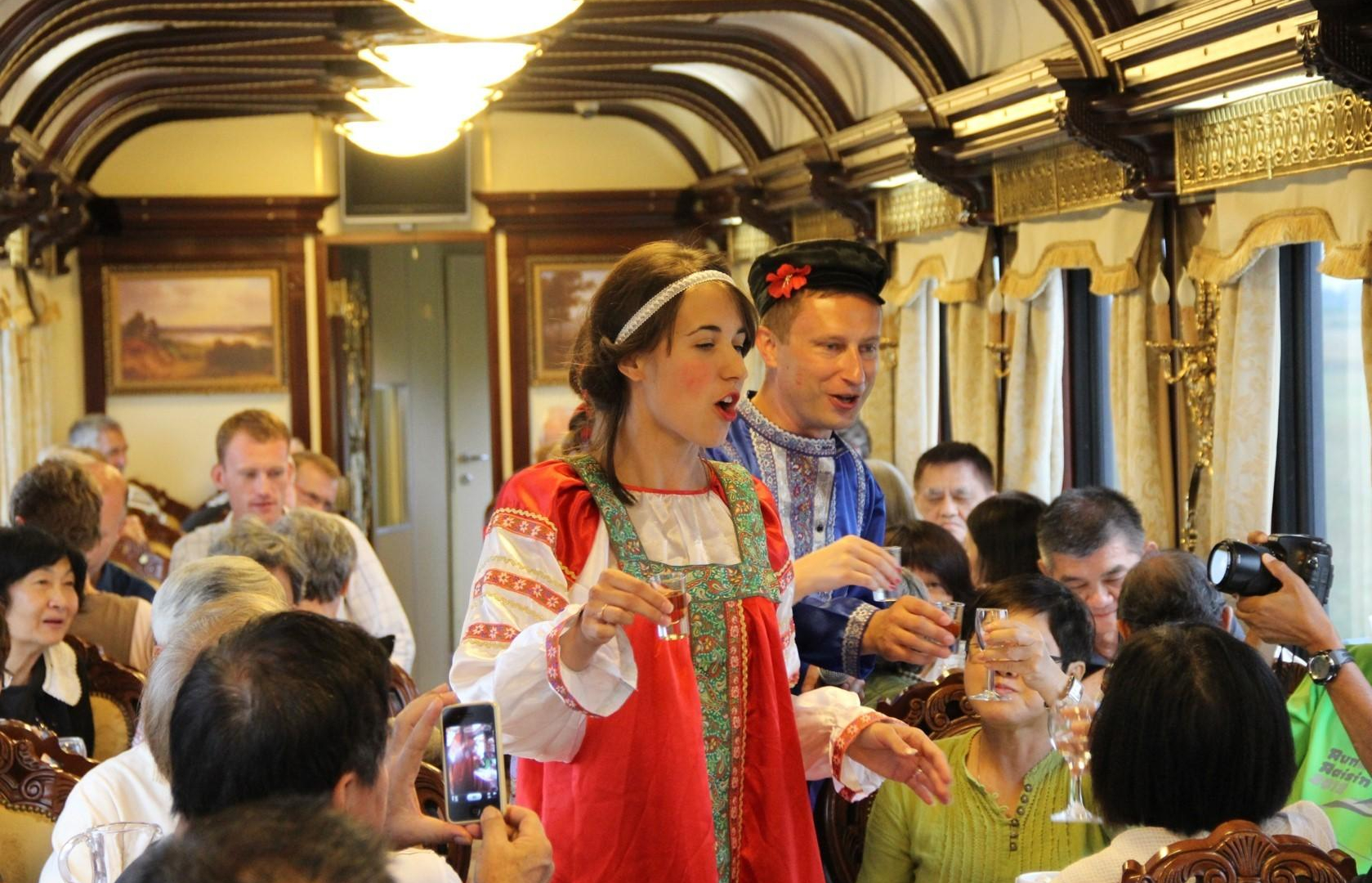 Transsibirienexpress_Restauran_Veranstaltung (c) Eurasia Trains