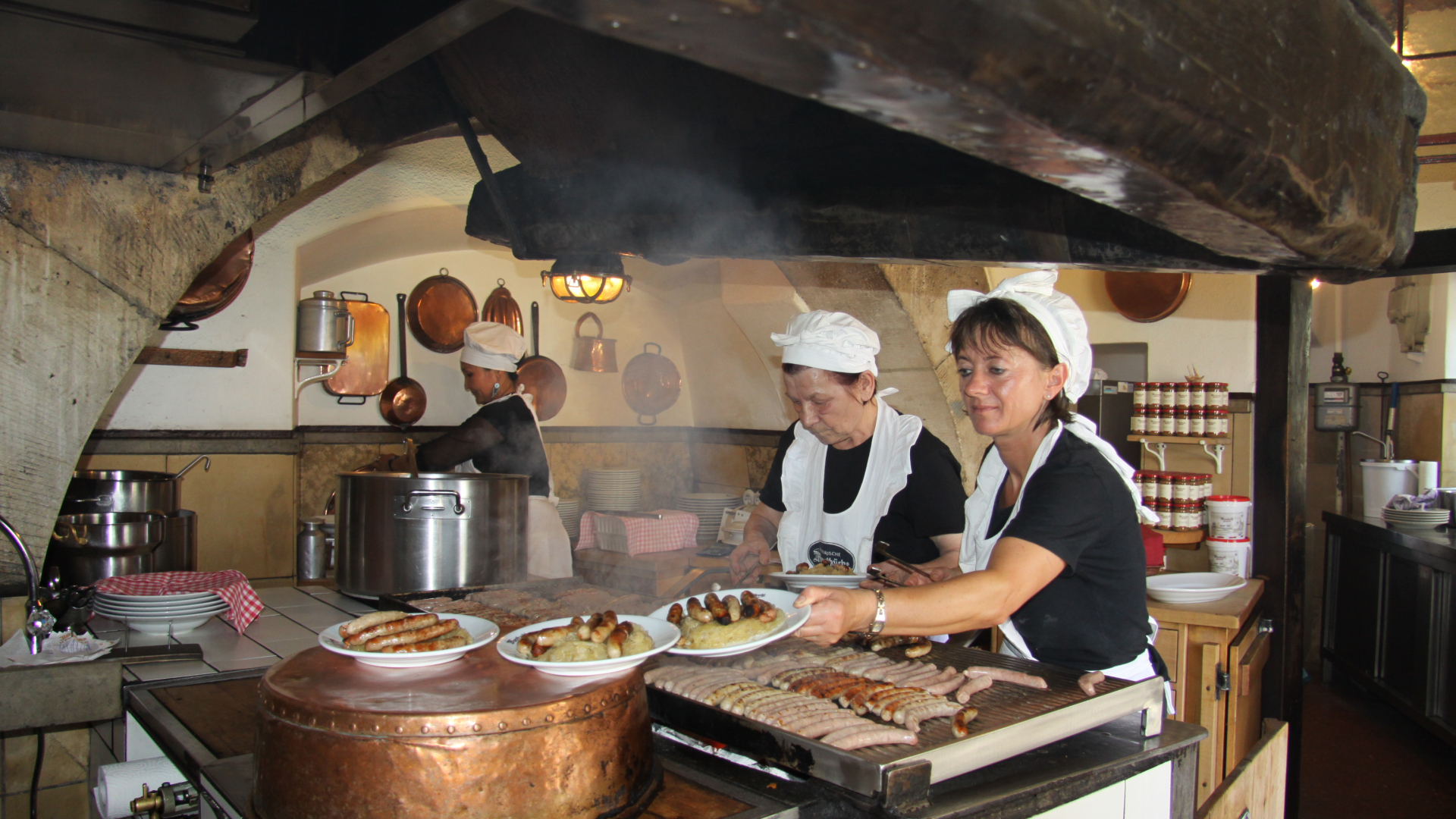 HHistorische Bratwurststube „Wurstkuchl“