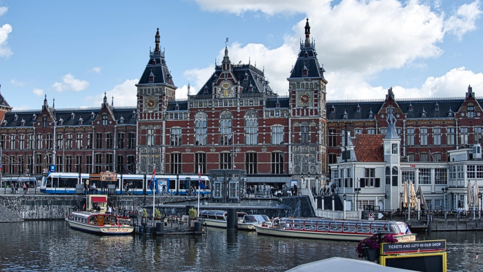 HauptbahnhofAmsterdam Centraal Station (pixabay)