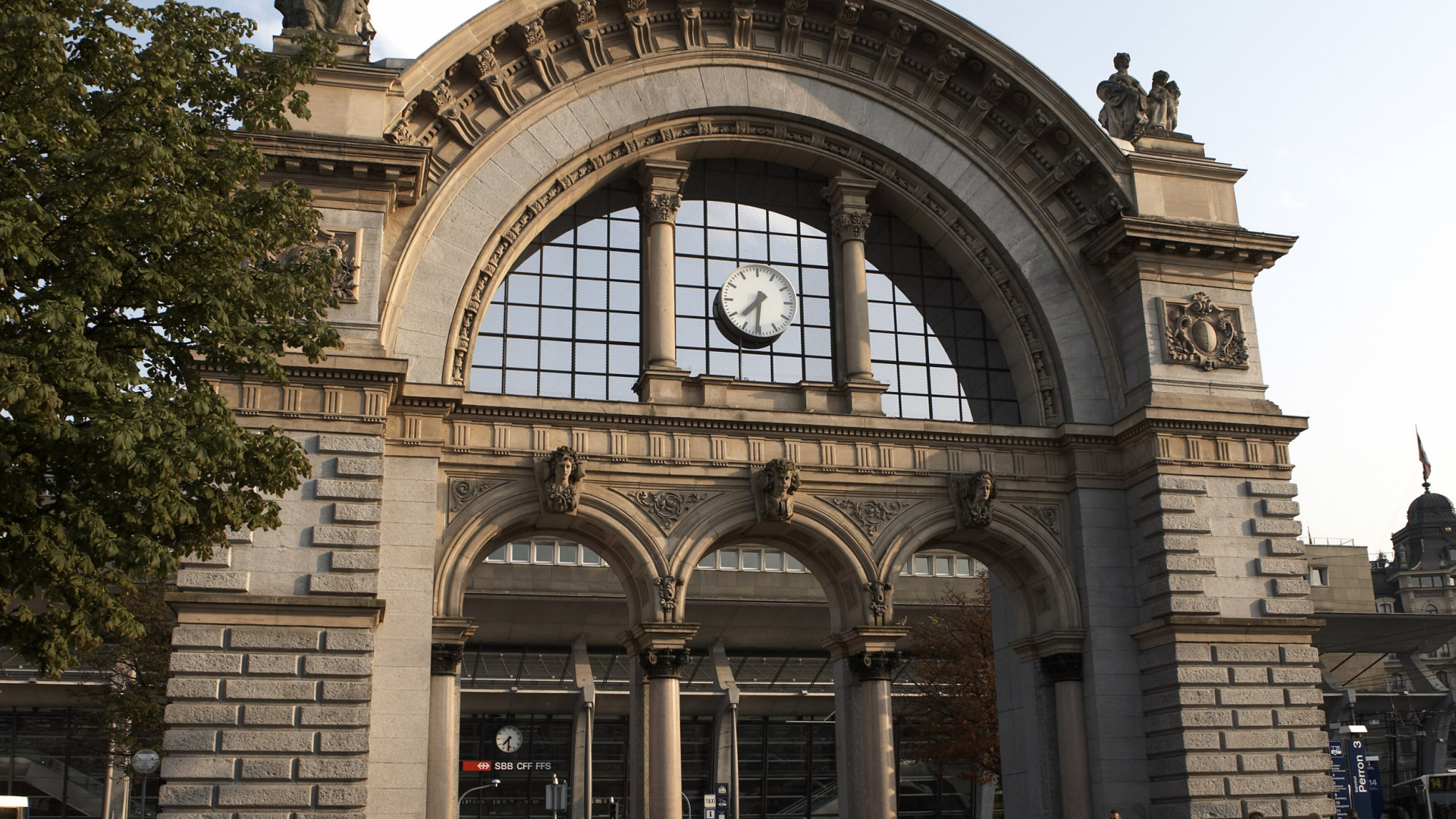 Torbogen vom alten Bahnhof
