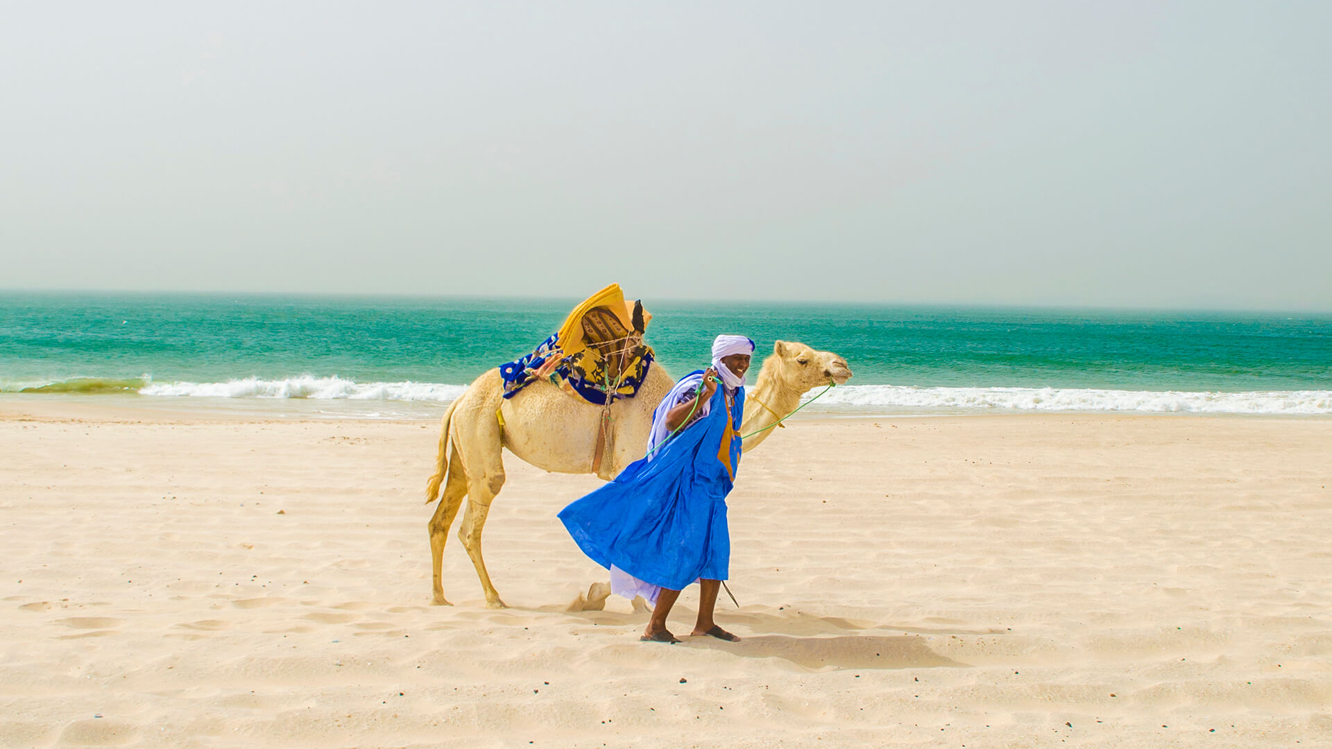 Nómada en la playa de NOUAKCHOTT