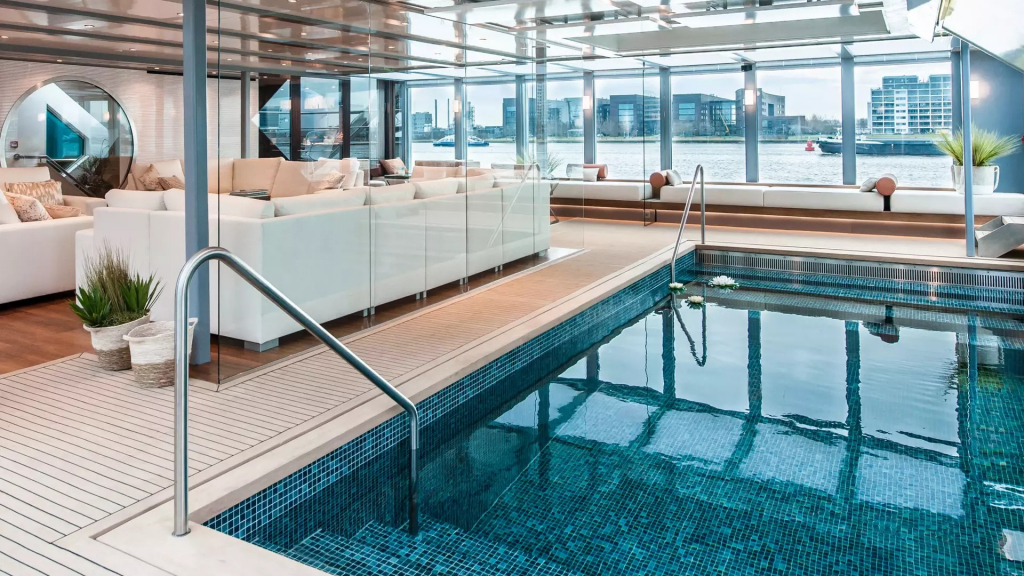 MS Amadeus Queen - Innenpool