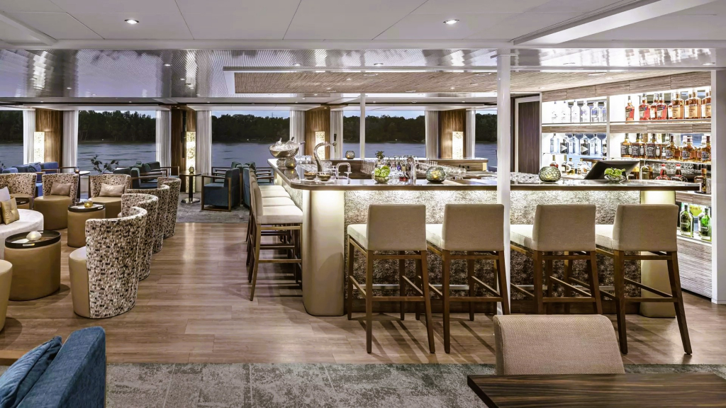 MS Amadeus Queen - Bar