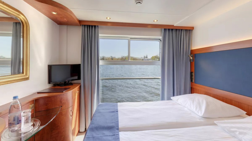 MS Saxonia - Oberdeck mit Fenster zum Öffnen